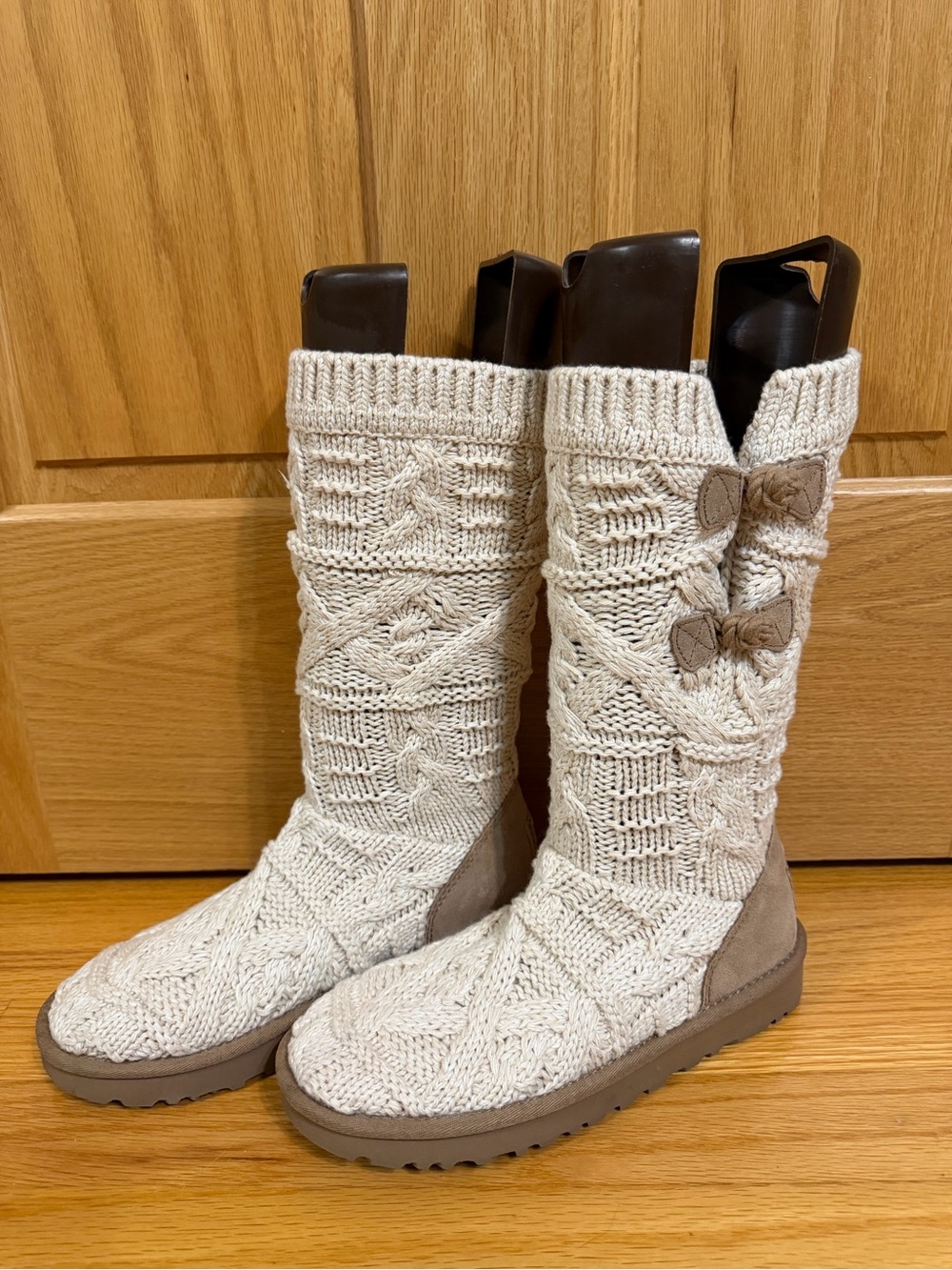 Ugg slouchy cream cable knit boots w/suede toggle accents